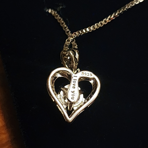 💥NEW Elegant Gold Heart Pendant Necklace - Picture 2 of 3